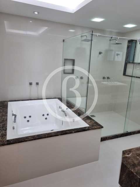 Conheça BANHEIRO 1° SUÍTE do imóvel - Casa em Condomínio 5 quartos à venda Barra da Tijuca, Rio de Janeiro - R$ 8.500.000 - BFCN50076 - 16 BANHEIRO 1° SUÍTE - 16