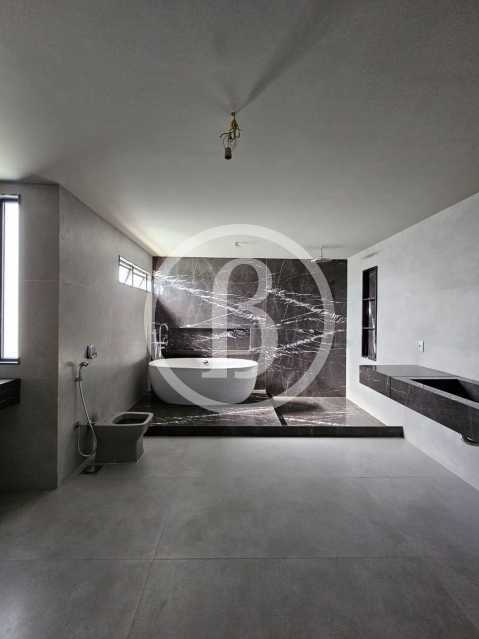 Conheça BANHEIRO 1° QUARTO do imóvel - Casa em Condomínio 5 quartos à venda Barra da Tijuca, Rio de Janeiro - R$ 14.800.000 - BFCN50077 - 20 BANHEIRO 1° QUARTO - 20