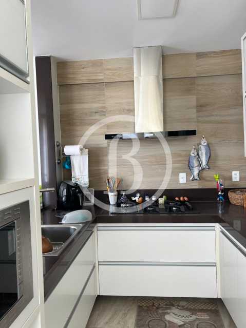 Conheça COZINHA do imóvel - Cobertura à venda Avenida do Pepê, Barra da Tijuca, Rio de Janeiro - R$ 4.200.000 - BFCO30102 - 18 COZINHA - 18
