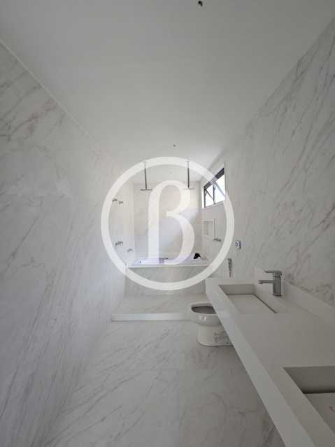 Conheça BANHEIRO DA 1° SUÍTE do imóvel - Casa em Condomínio 4 quartos à venda Barra da Tijuca, Rio de Janeiro - R$ 4.500.000 - BFCN40102 - 18 BANHEIRO DA 1° SUÍTE - 18