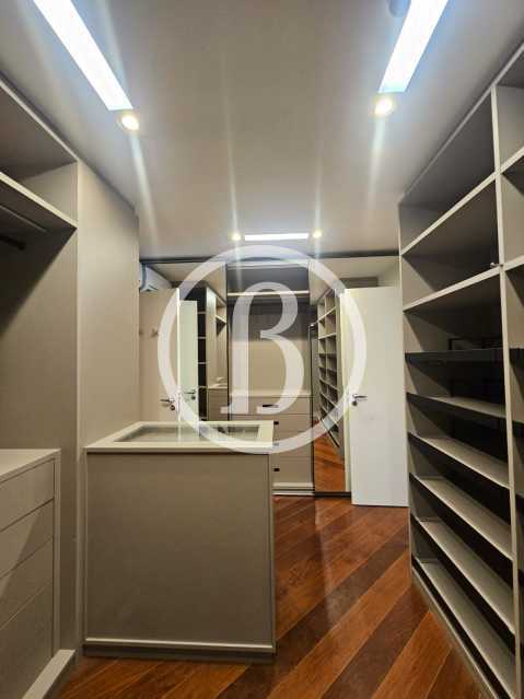 Conheça CLOSET OUTRO ÂNGULO do imóvel - Casa em Condomínio 4 quartos à venda Barra da Tijuca, Rio de Janeiro - R$ 13.500.000 - BFCN40105 - 16 CLOSET OUTRO ÂNGULO - 16