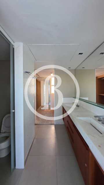 Conheça BANHEIRO 1° SUÍTE do imóvel - Cobertura 4 quartos à venda Lagoa, Rio de Janeiro - R$ 4.000.000 - BFCO40094 - 16 BANHEIRO 1° SUÍTE - 16