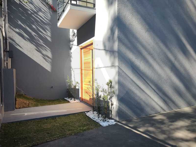 Conheça 3 - Casa Condomínio Itaipu. do imóvel - Agate Imóveis vende linda casa em condominio com a mais bela vista da região por R690 mil reais - Itaipu - Niterói. - HTCN30131 - 4 3 - Casa Condomínio Itaipu. - 4