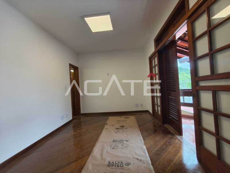 Agatê Imóveis vende excelente casa duplex - Piratininga - Niterói/RJ por R$ 1.650.000 mil reais. - HTCA40227