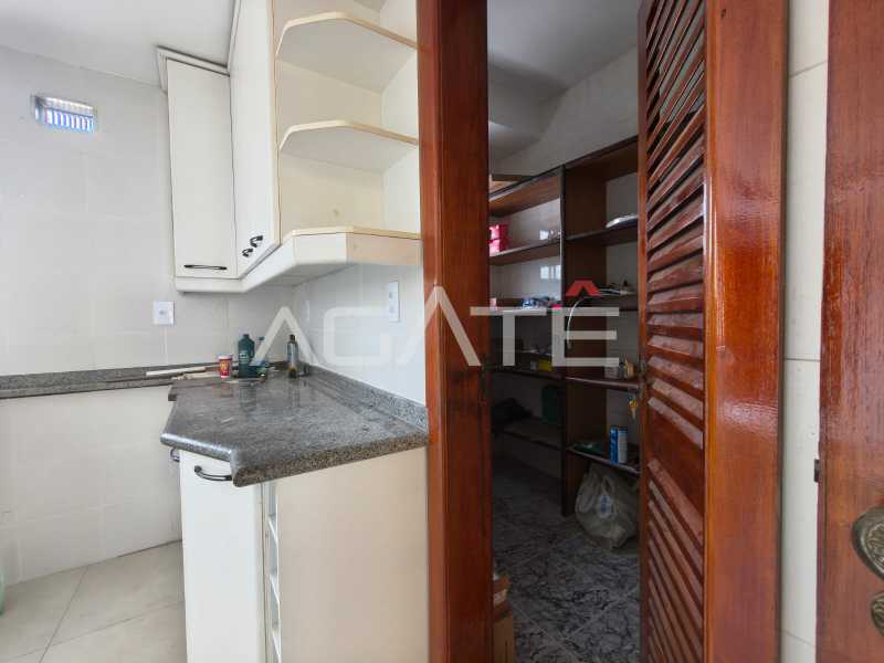 Agatê Imóveis vende excelente casa duplex - Piratininga - Niterói/RJ por R$ 1.650.000 mil reais. - HTCA40227