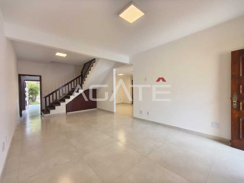 Agatê Imóveis vende excelente casa duplex - Piratininga - Niterói/RJ por R$ 1.650.000 mil reais. - HTCA40227