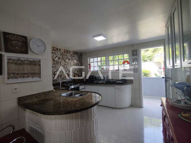 Conheça Casa 4 qtos Itaipu do imóvel - Agatê Imóveis vende Maravilhosa Casa Duplex de 220m² Itaipu - Niterói - RJ por R 1.150.000 reais. - HTCA40115 - 42 Casa 4 qtos Itaipu - 42