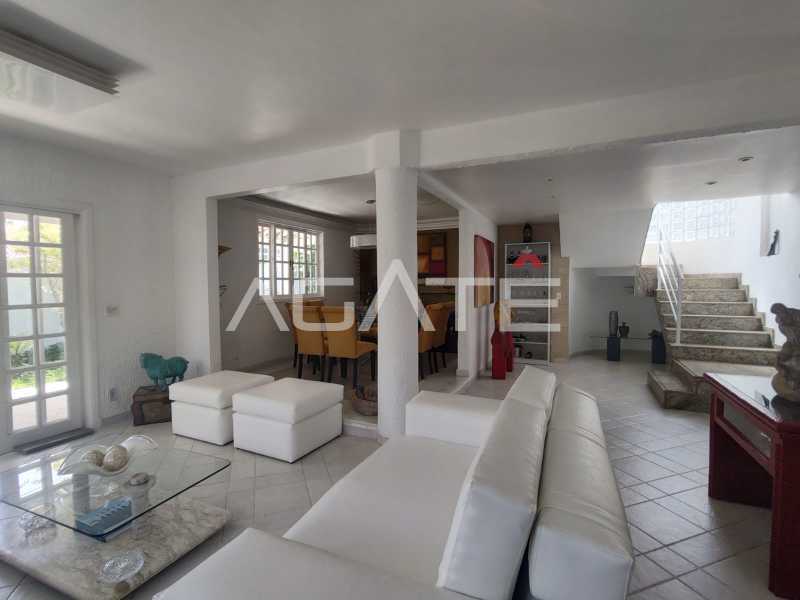 Conheça Casa 4 qtos Itaipu do imóvel - Agatê Imóveis vende Maravilhosa Casa Duplex de 220m² Itaipu - Niterói - RJ por R 1.150.000 reais. - HTCA40115 - 8 Casa 4 qtos Itaipu - 8