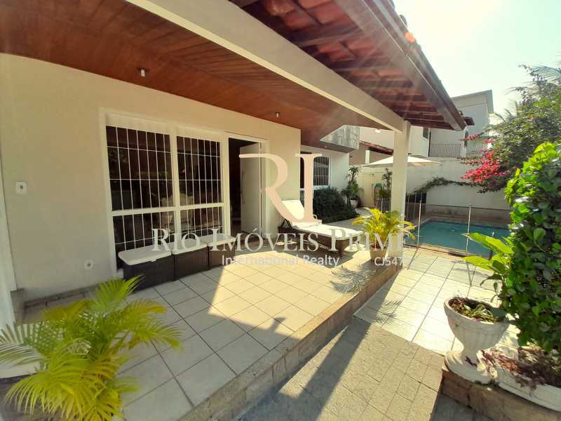Conheça FRENTE do imóvel - Casa em Condomínio à venda Avenida das Américas, Barra da Tijuca, Rio de Janeiro - R$ 2.800.000 - RPCN40005 - 1 FRENTE - 1