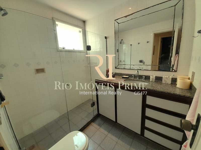 Conheça BANHEIRO SOCIAL do imóvel - Casa em Condomínio à venda Avenida das Américas, Barra da Tijuca, Rio de Janeiro - R$ 2.800.000 - RPCN40005 - 18 BANHEIRO SOCIAL - 18