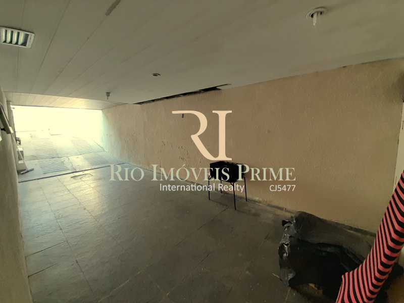 Conheça GARAGEM do imóvel - Casa em Condomínio à venda Avenida das Américas, Barra da Tijuca, Rio de Janeiro - R$ 2.800.000 - RPCN40005 - 20 GARAGEM - 20