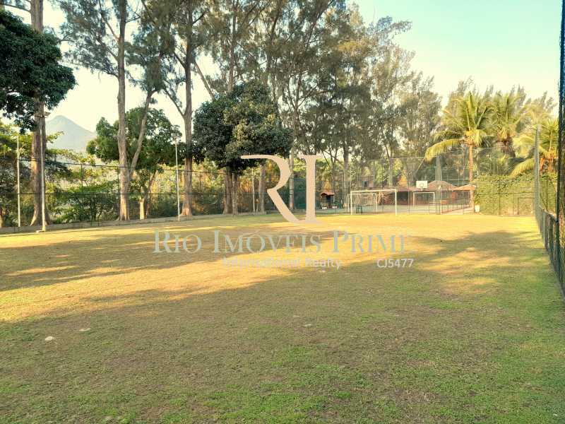 Conheça CAMPO DE FUTEBOL do imóvel - Casa em Condomínio à venda Avenida das Américas, Barra da Tijuca, Rio de Janeiro - R$ 2.800.000 - RPCN40005 - 29 CAMPO DE FUTEBOL - 29