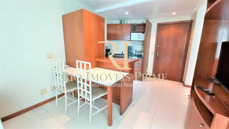 Conheça MESA JANTAR do imóvel - Flat à venda Avenida Lúcio Costa, Barra da Tijuca, Rio de Janeiro - R$ 850.000 - RPFL10122 - 5 MESA JANTAR - 5
