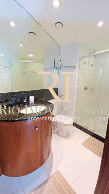 Conheça BANHEIRO do imóvel - Flat à venda Avenida Lúcio Costa, Barra da Tijuca, Rio de Janeiro - R$ 850.000 - RPFL10122 - 14 BANHEIRO - 14