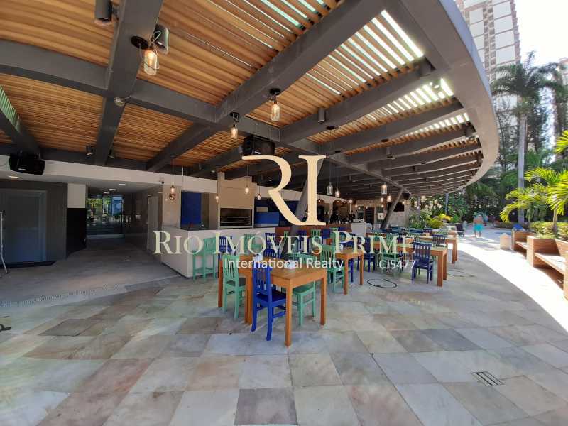 Conheça BAR DA PISCINA do imóvel - Flat à venda Avenida Lúcio Costa, Barra da Tijuca, Rio de Janeiro - R$ 850.000 - RPFL10122 - 26 BAR DA PISCINA - 26