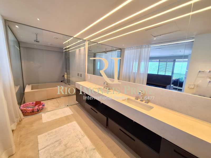 Conheça BANHEIRO SUÍTE1 do imóvel - Cond Grand Hyatt Residences, 2 suítes, 4 vagas, vista mar - RPAP20374 - 13 BANHEIRO SUÍTE1 - 13