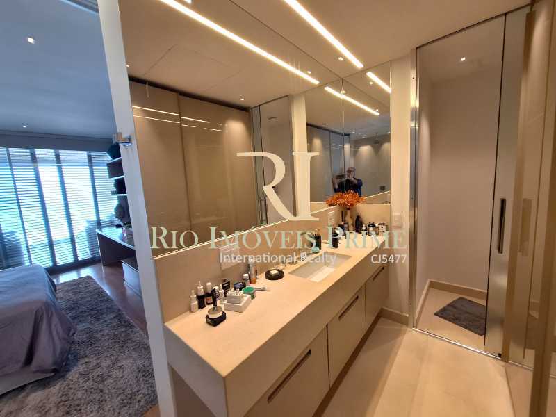 Conheça BANHEIRO SUÍTE2 do imóvel - Cond Grand Hyatt Residences, 2 suítes, 4 vagas, vista mar - RPAP20374 - 16 BANHEIRO SUÍTE2 - 16