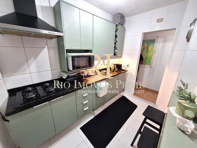 Conheça COZINHA do imóvel - Alto da Boa Vista, 2 quartos, reformado - RPAP20379 - 11 COZINHA - 11