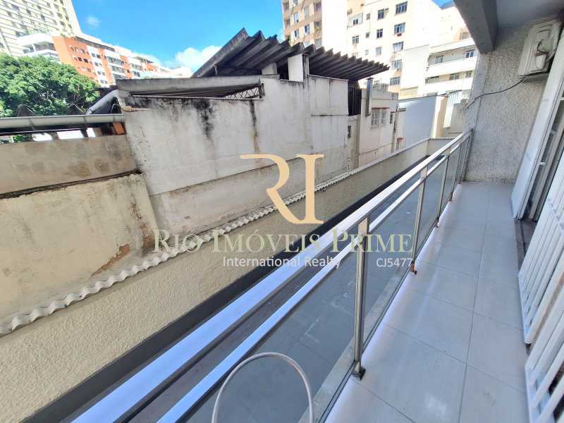Conheça VARANDA QUARTO2 do imóvel - TIJUCA / RUA D. DELFINA / 2 QUARTOS / 2 VAGAS / METRÔ - RPAP20395 - 11 VARANDA QUARTO2 - 11