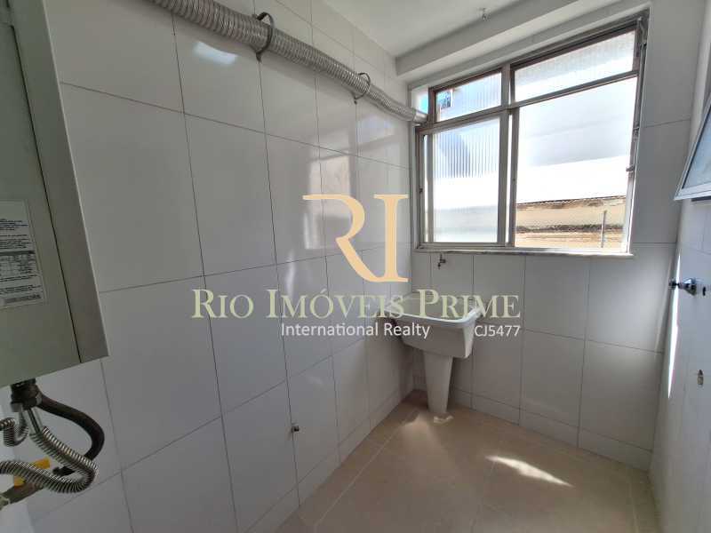 Conheça ÁREA DE SERVIÇO do imóvel - TIJUCA / RUA D. DELFINA / 2 QUARTOS / 2 VAGAS / METRÔ - RPAP20395 - 15 ÁREA DE SERVIÇO - 15