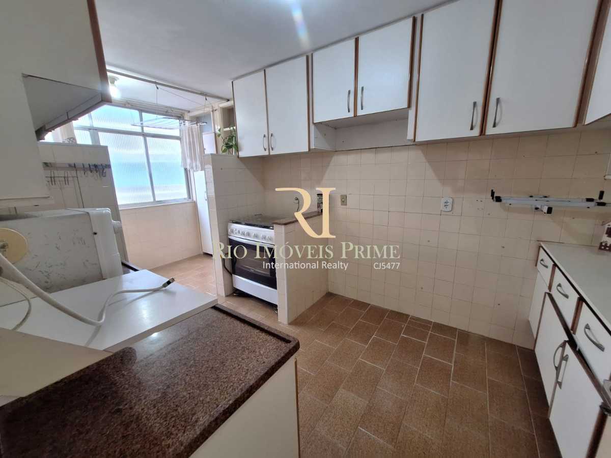 Conheça COZINHA. do imóvel - Tijuca / metrô Saens Pena, 2 quartos, suíte, varanda e vaga - RPAP20405 - 13 COZINHA. - 13