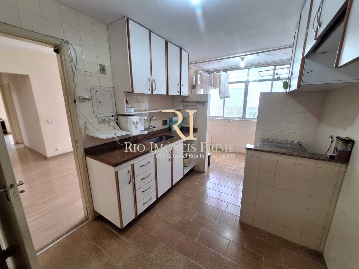 Conheça COZINHA. do imóvel - Tijuca / metrô Saens Pena, 2 quartos, suíte, varanda e vaga - RPAP20405 - 14 COZINHA. - 14