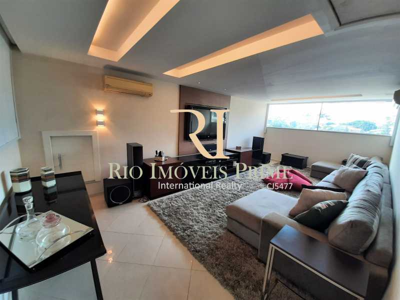 Conheça SALA DE TV do imóvel - Alameda Eucaliptos, mansão, 5 suítes - RPCN60002 - 28 SALA DE TV - 28