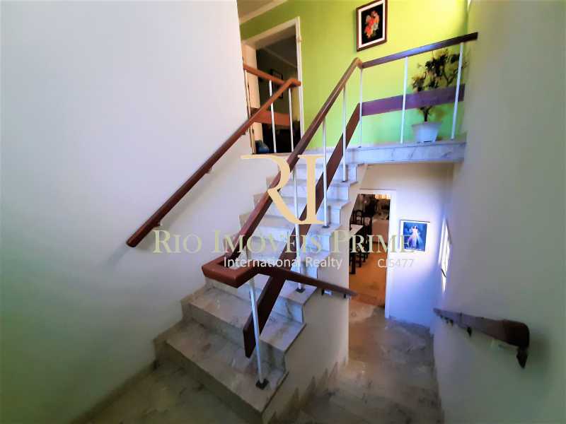 Conheça ESCADA CONFORTÁVEL do imóvel - Casa em Condomínio à venda Rua João da Mata, Metrô Uruguai Tijuca, Rio de Janeiro - R$ 1.700.000 - RPCN40002 - 10 ESCADA CONFORTÁVEL - 10