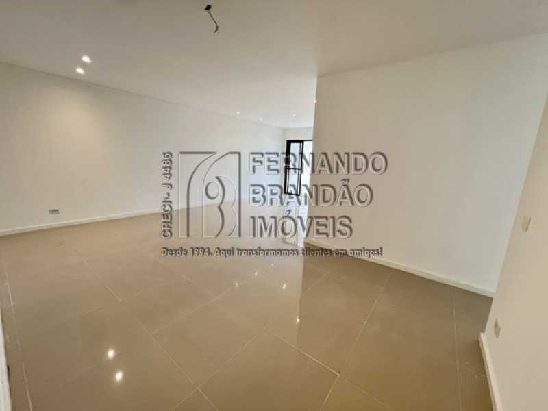 Conheça FB 7691 23. do imóvel - Vendo excelente apartamento, Grand Prix Barra Olímpica, com 150 m² + direito de uso de 150 m² de laje - 7690 - 4 FB 7691 23. - 4