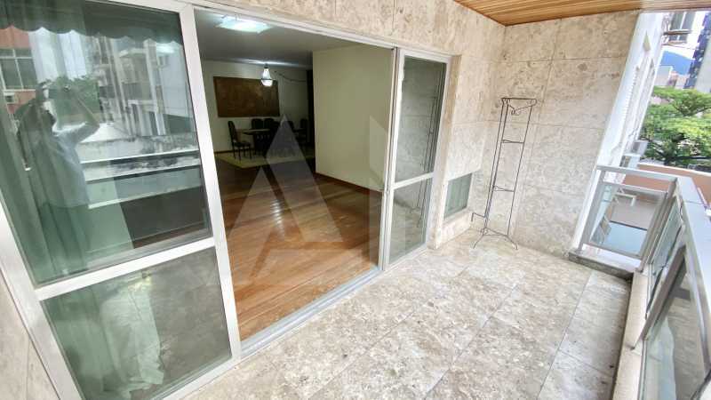 Conheça Varanda do imóvel - Apartamento de 4 Quartos na Tijuca! 3 Vagas, Suíte e Portaria 24h. Agende sua visita - 2076 - 21 Varanda - 21