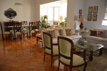Ótima localização - MARAVILHOSO APARTAMENTO COM QUATRO QUARTOS REFORMADO COM VAGA NA ESCRITURA E VISTA MAR PARCIAL!!! - FCAP40027