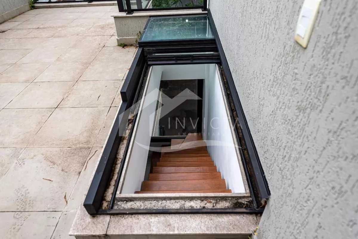 Conheça Escada do imóvel - ELEGANTE DUPLEX TOTALMENTE REFORMADO EM IPANEMA! - FCAP20551 - 23 Escada - 23
