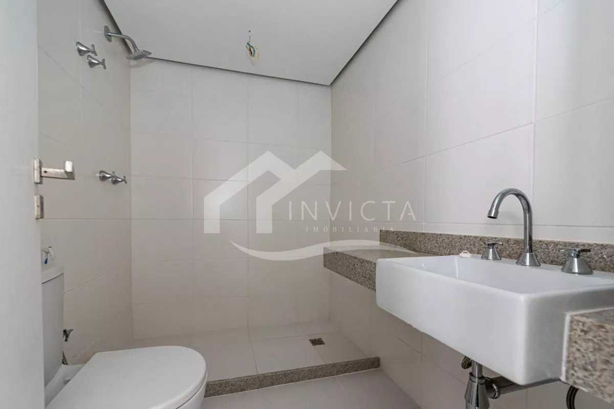 Conheça Banheiro suíte 1 do imóvel - ELEGANTE DUPLEX TOTALMENTE REFORMADO EM IPANEMA! - FCAP20551 - 18 Banheiro suíte 1 - 18
