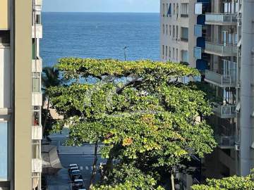 Ótima localização - Maravilhoso apartamento reformado com vista mar em Rua Nobre de Copacabana - IPKI10060