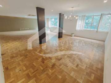 Imperdível - Excelente apartamento Reformado com planta circular , Com Duas vagas de garagem na Escritura!!! - FCAP40099
