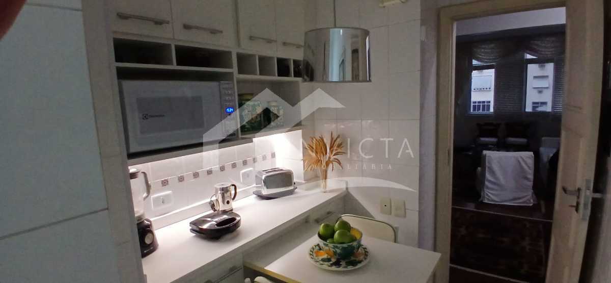 Conheça WhatsApp Image 2024-07-31 at 0 do imóvel - Maravilhoso apartamento três quartos revertido para dois em rua nobre de Copacabana. - FCAP21196 - 20 WhatsApp Image 2024-07-31 at 0 - 20