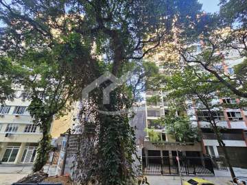 Imperdível - Esplêndido apartamento luxuoso, reformado e muito bem localizado em rua nobre do posto 6 - FCAP40234