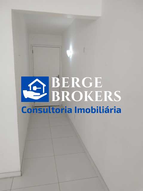 Conheça ENTRADA do imóvel - Copacabana todo reformado com vaga de garagem - RJAP20195 - 5 ENTRADA - 5