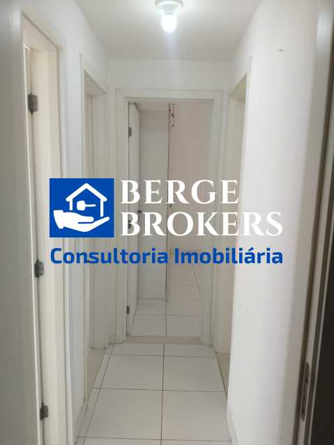 Conheça CORREDOR PARA OS QUARTOS do imóvel - Copacabana todo reformado com vaga de garagem - RJAP20195 - 6 CORREDOR PARA OS QUARTOS - 6