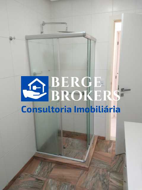 Conheça BANHEIRO SOCIAL do imóvel - Copacabana todo reformado com vaga de garagem - RJAP20195 - 11 BANHEIRO SOCIAL - 11