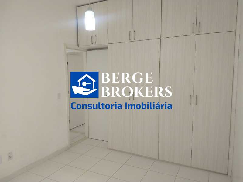 Conheça QUARTO 1 do imóvel - Copacabana todo reformado com vaga de garagem - RJAP20195 - 8 QUARTO 1 - 8