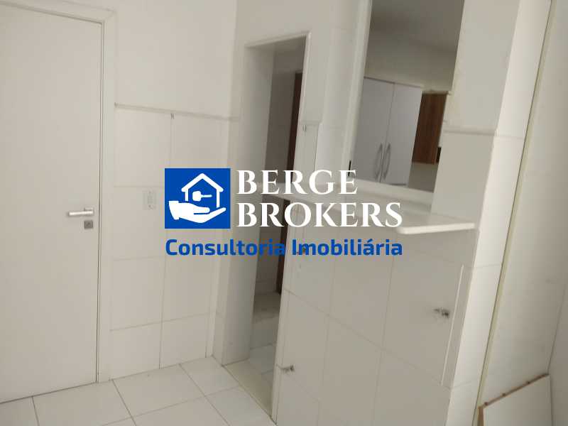 Conheça AREA DE SERVIÇO do imóvel - Copacabana todo reformado com vaga de garagem - RJAP20195 - 18 AREA DE SERVIÇO - 18