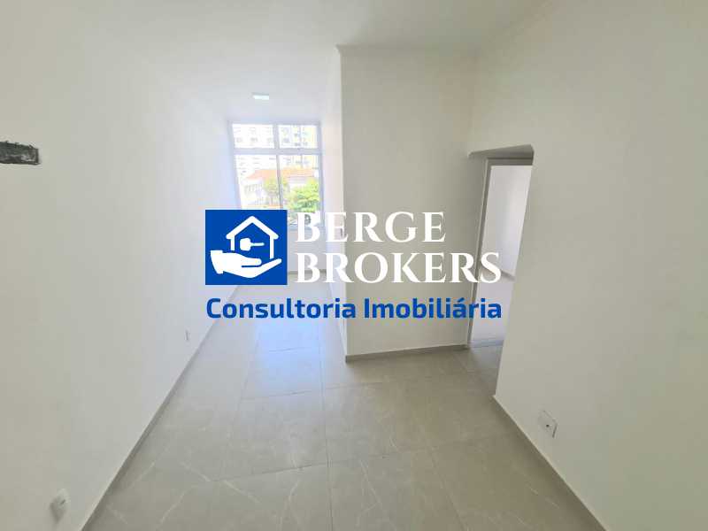 Conheça Sala do imóvel - Apartamento à venda Rua Gomes Carneiro, Ipanema, Rio de Janeiro - R$ 950.000 - RJAP10272 - 9 Sala - 9