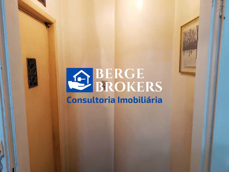 Conheça HALL COM ELEVADOR PRIVATIVO do imóvel - Apartamento 3 quartos à venda Copacabana, Rio de Janeiro - RJAP30593 - 5 HALL COM ELEVADOR PRIVATIVO - 5