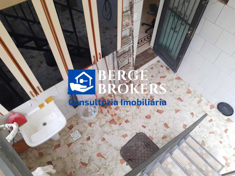 Conheça área serviço 1 andar do imóvel - Casa de Vila 4 quartos à venda Vila Isabel, Rio de Janeiro - R$ 900.000 - RJCV40010 - 37 área serviço 1 andar - 37