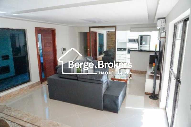 Conheça SALA do imóvel - casa com 4 quartos sendo 1 suíte na barra da tijuca - RJCN40010 - 5 SALA - 5