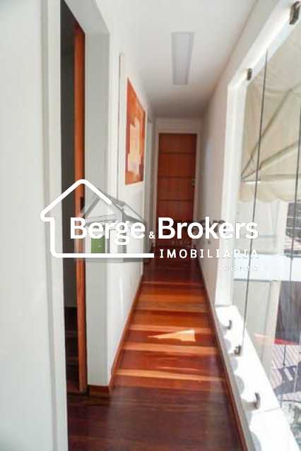 Conheça CORREDOR do imóvel - casa com 4 quartos sendo 1 suíte na barra da tijuca - RJCN40010 - 8 CORREDOR - 8