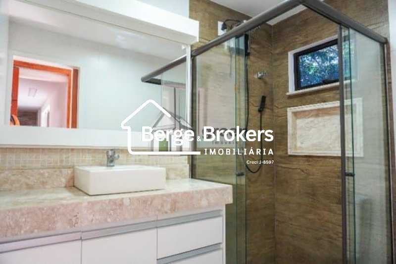 Conheça BANHEIRO do imóvel - casa com 4 quartos sendo 1 suíte na barra da tijuca - RJCN40010 - 15 BANHEIRO - 15