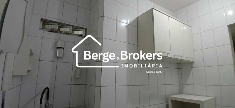 Conheça Armários Cozinha do imóvel - Apartamento à venda Praia de Botafogo, Botafogo, Rio de Janeiro - R$ 490.000 - RJAP10322 - 9 Armários Cozinha - 9