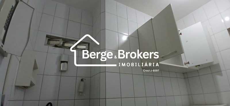 Conheça Armários Cozinha do imóvel - Apartamento à venda Praia de Botafogo, Botafogo, Rio de Janeiro - R$ 490.000 - RJAP10322 - 10 Armários Cozinha - 10